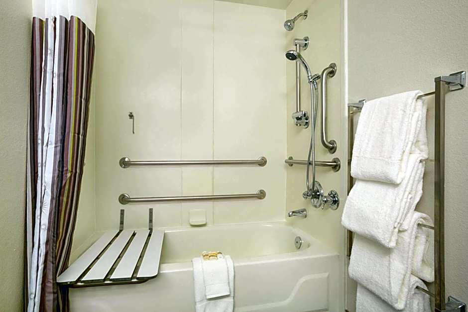 La Quinta Inn & Suites by Wyndham Westport