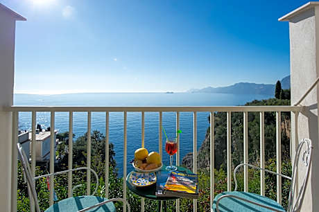 Double or twin sea view with balcony