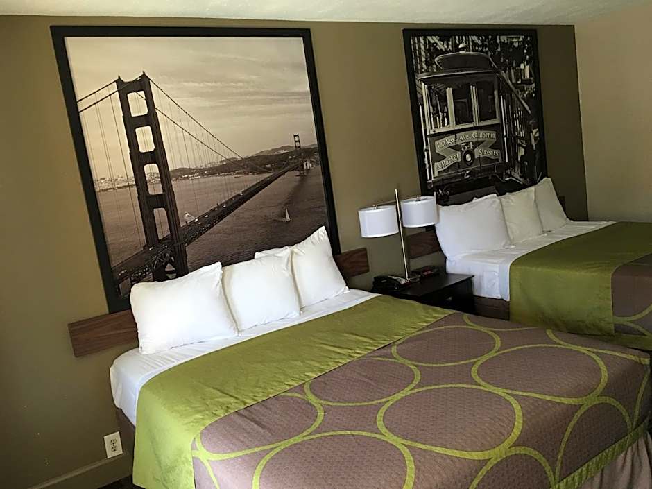 Super 8 by Wyndham Salinas