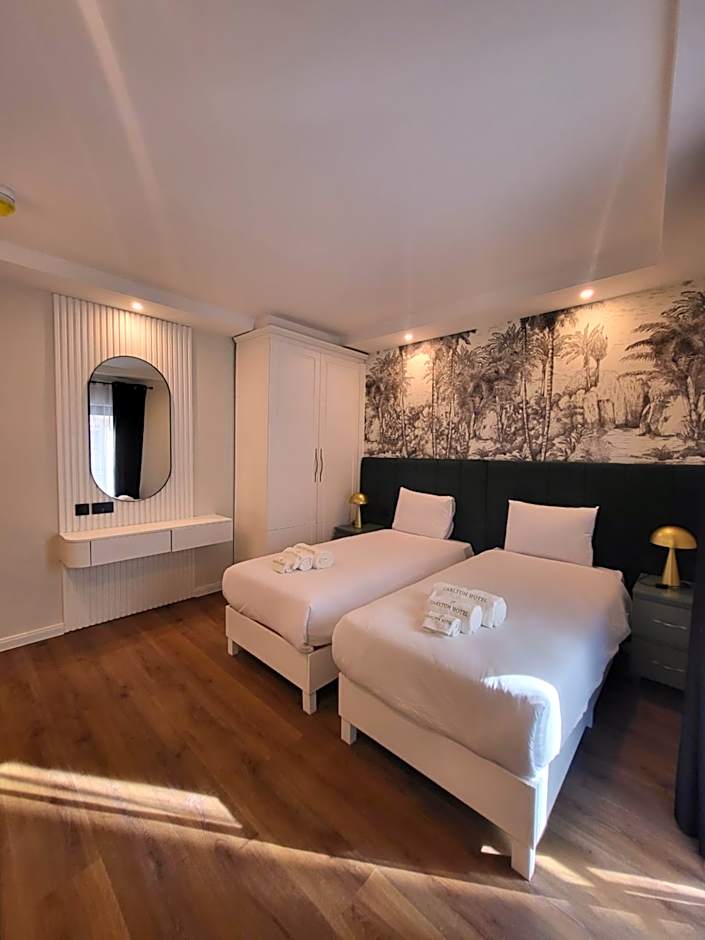 Carlton Hotel