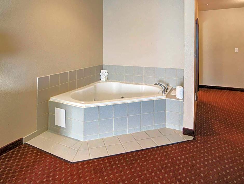 Quality Suites Near Cedar Creek Lake