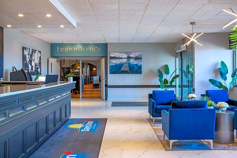 Days Inn & Conference Centre by Wyndham Camrose Norsemen