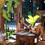 Kameleon Blue Arts Lodge