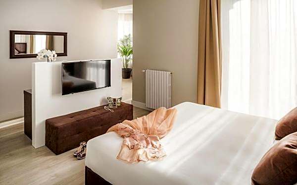 Photo 1 of 4 of Junior Riviera Suite, Sea View