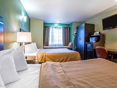 Queen with 2 Queen Beds - Non-Smoking