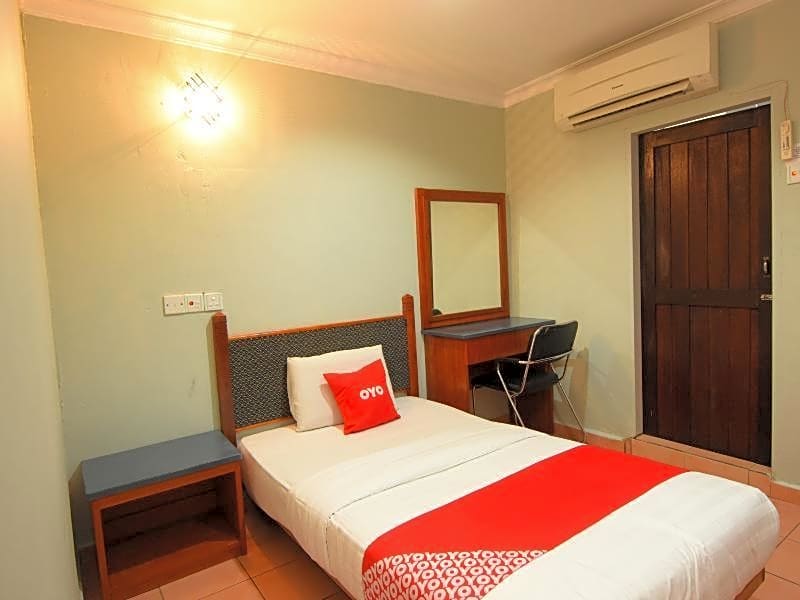 OYO 89642 Highway Inn