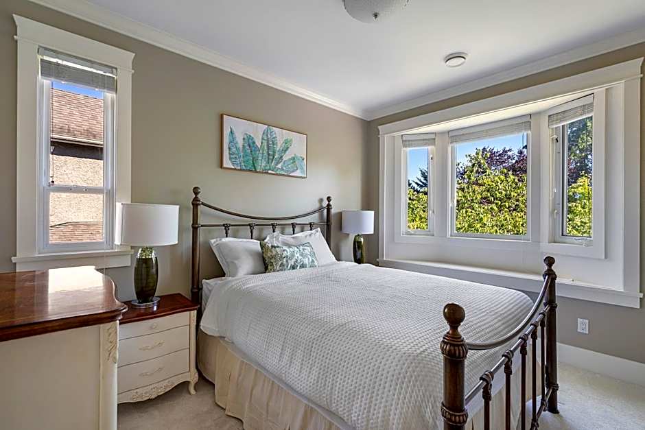 Luxurious Multi-Family Home in Vancouver West, 10 Mins Downtown