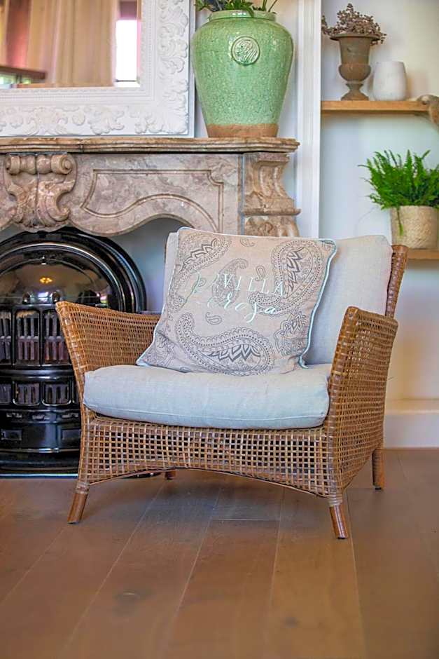 Zenzez Hotel & Lounge