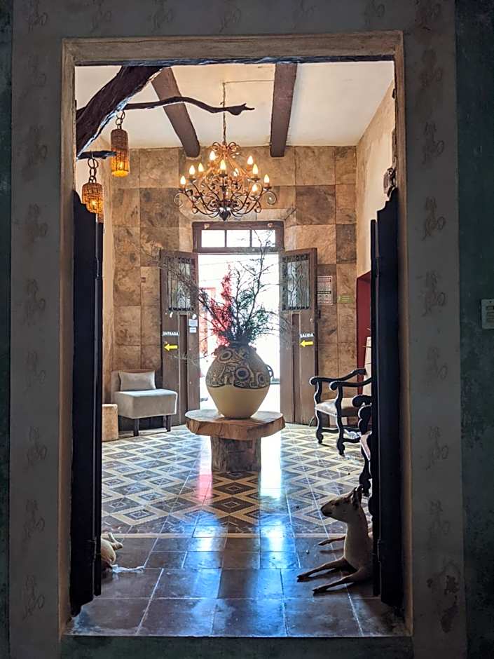 Casa Aluxes Hotel