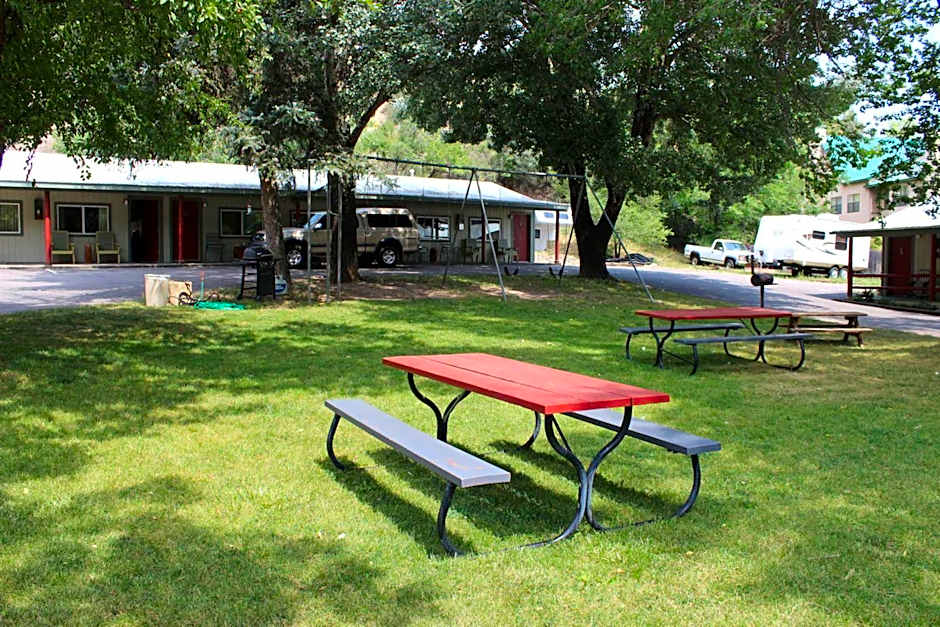 Wapiti Lodge