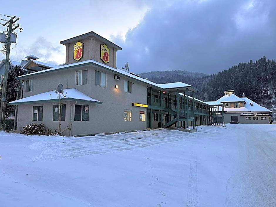 Super 8 by Wyndham Sicamous