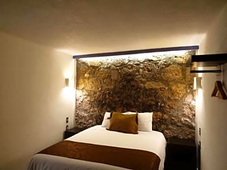 Deluxe Room (2 Adults + 1 Child)