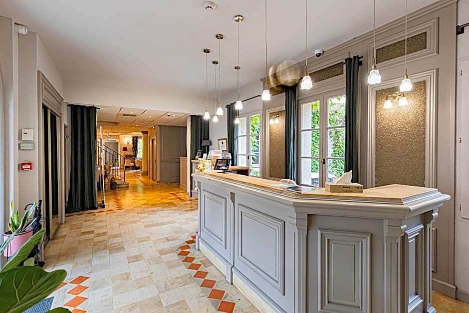 Logis Hostellerie des Clos et restaurant Bistrot des grands crus et Maison de la tour Chablis