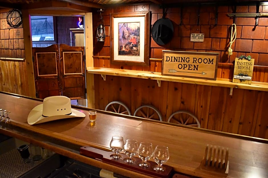 Silver Horseshoe Inn