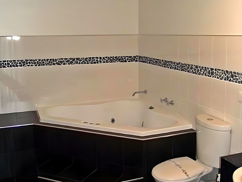 503 On Princes Drive Motel