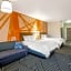 La Quinta Inn & Suites by Wyndham Waco Downtown - Baylor