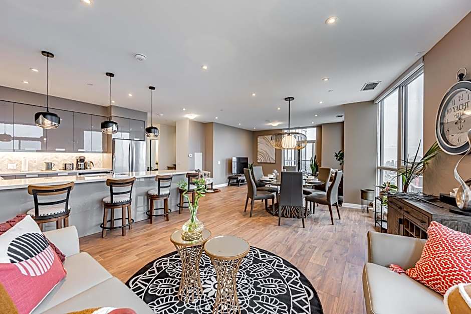 Amazing 3 Bed 4 Bath Penthouse with Roof Top Terrace close to Airport