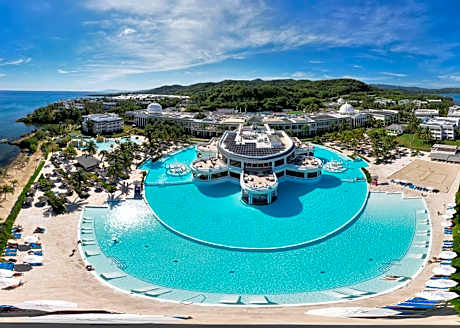 The Signature Level at Grand Palladium Lady Hamilton Resort & Spa- All Inclusive