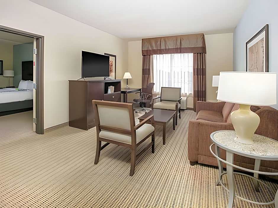 La Quinta Inn & Suites by Wyndham DFW Airport West - Euless
