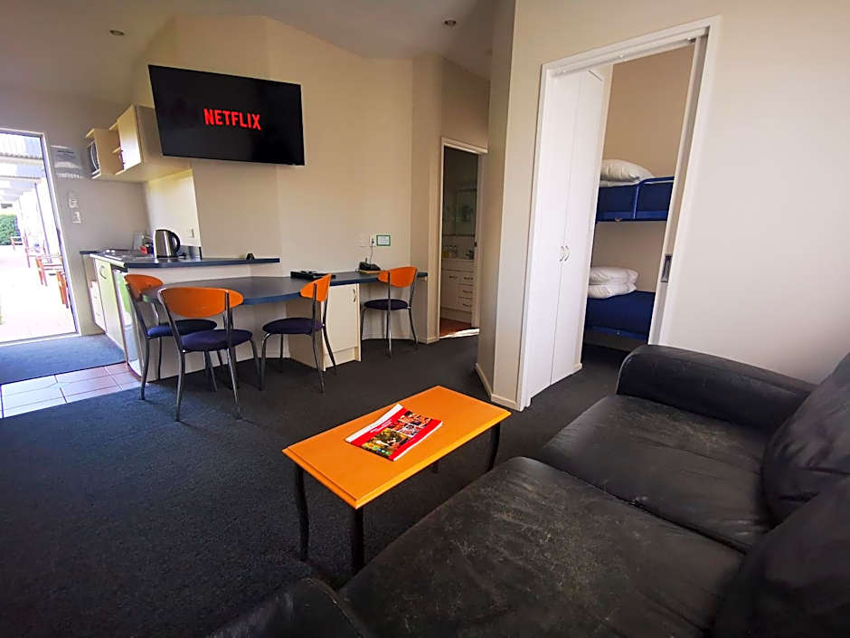 Airport Birches Motel