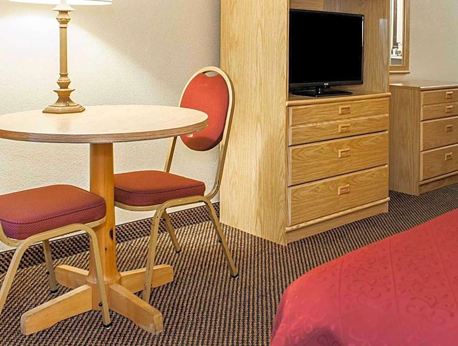 Quality Inn & Suites Greensburg I-74