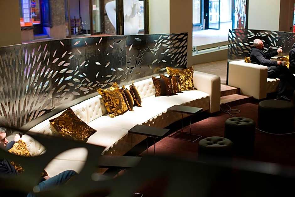 Home Hotel Folketeateret