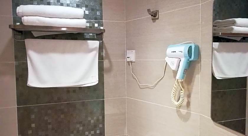 Ease Hotel