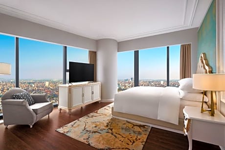 Executive King Suite with Skyline View