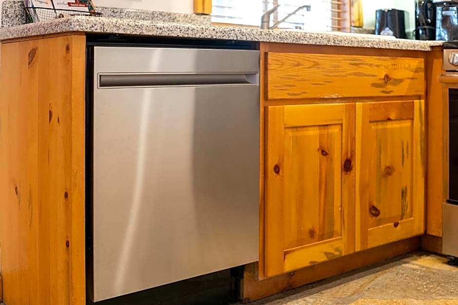 Red Wolf Lakeside Lodge