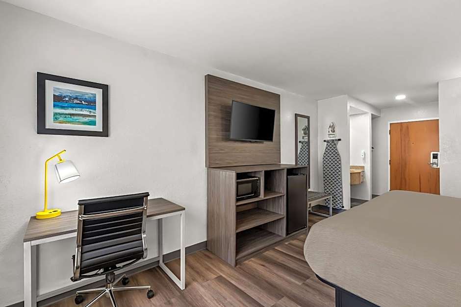 Quality Inn & Suites Biloxi - Ocean Springs