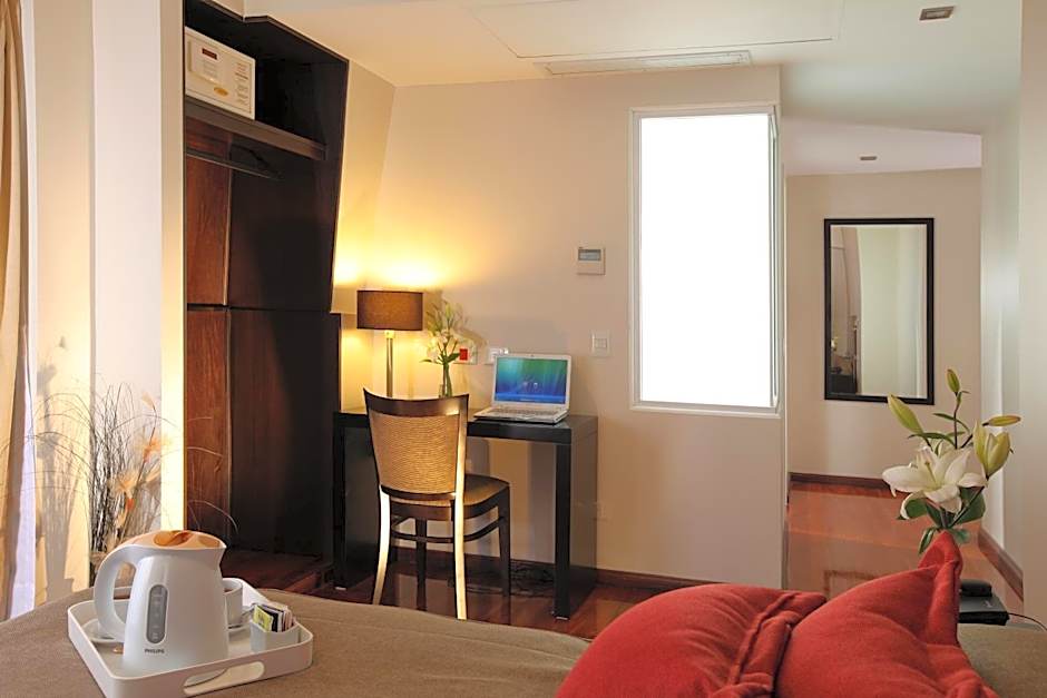 Europlaza Hotel & Suites