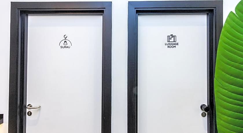 Z Hotel Ara Damansara, LRT, Mall, Airport