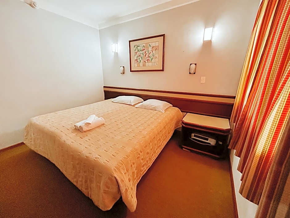 Plaza Inn Week Inn