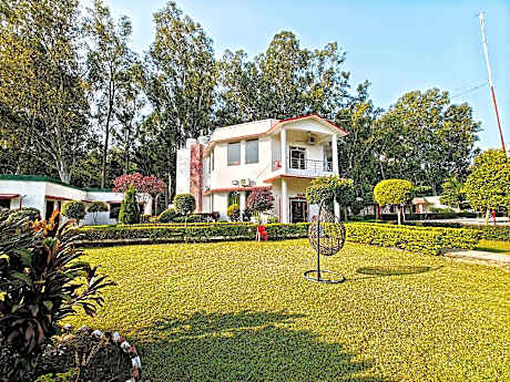 Corbett Holiday Forest Resort 