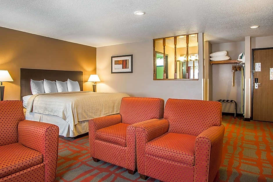 Quality Inn & Suites West Bend