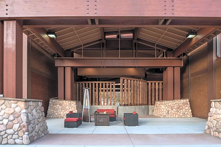 Holiday Inn Express Klamath Redwood Ntl Pk Area By IHG