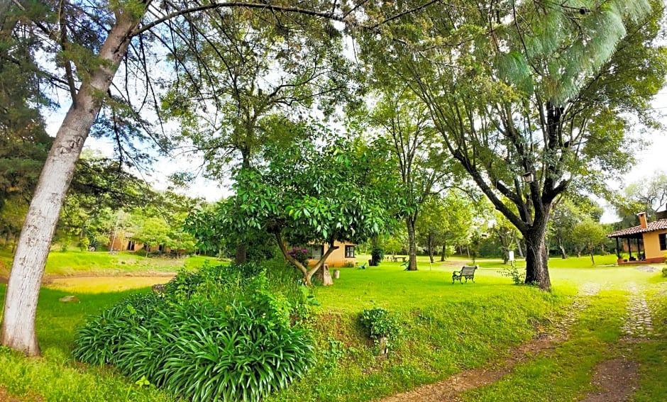 Villa Patzcuaro Garden Hotel & RV Park