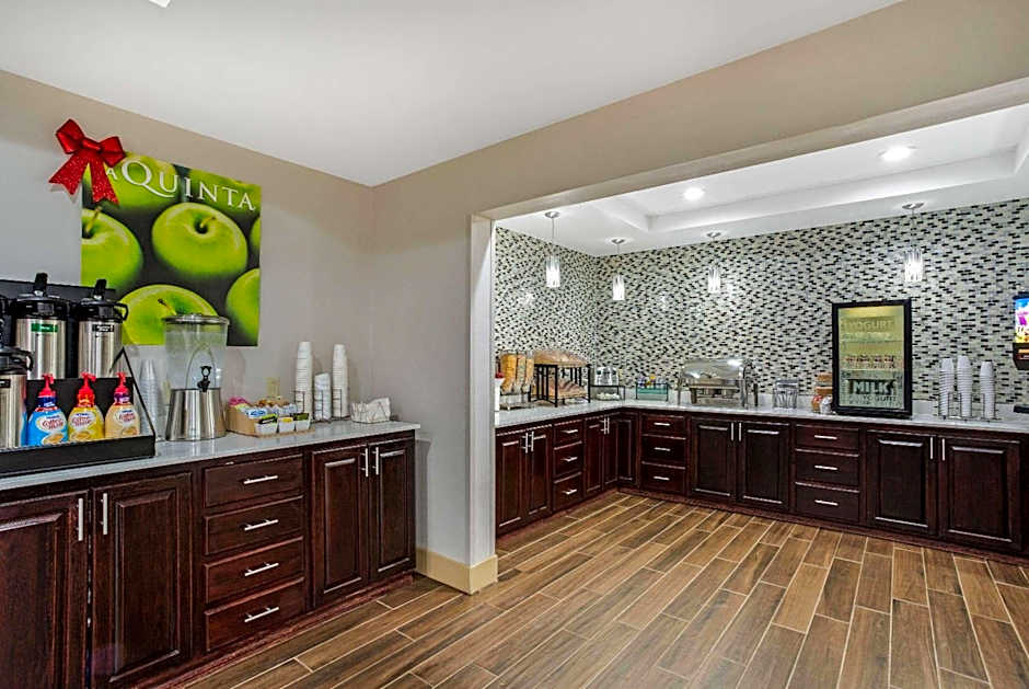 La Quinta Inn & Suites by Wyndham Norwich-Plainfield-Casino