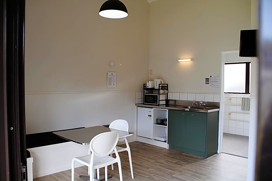 Hugo & Carters Backpackers & Motel