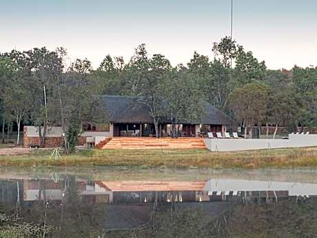 Ilanga Safari Lodge - Welgevonden Game Reserve