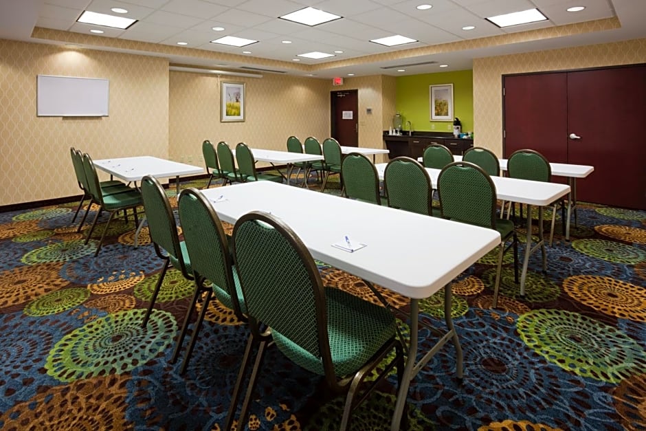 Holiday Inn Express Hotel And Suites Fort Dodge