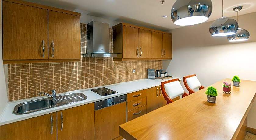 Dedeman Oskemen Tavros Hotel