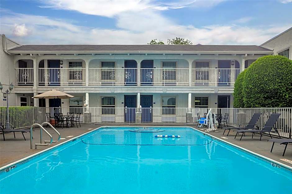 Studio 6 Suites Dallas, TX - Downtown