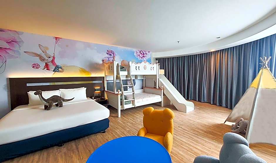 Photo 1 of 10 of Family Room with Lounge Access from 5pm to 7pm