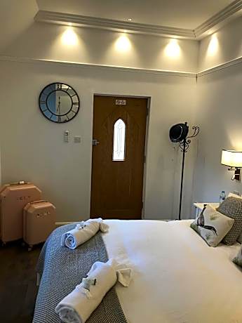 Deluxe Double Room with Shower