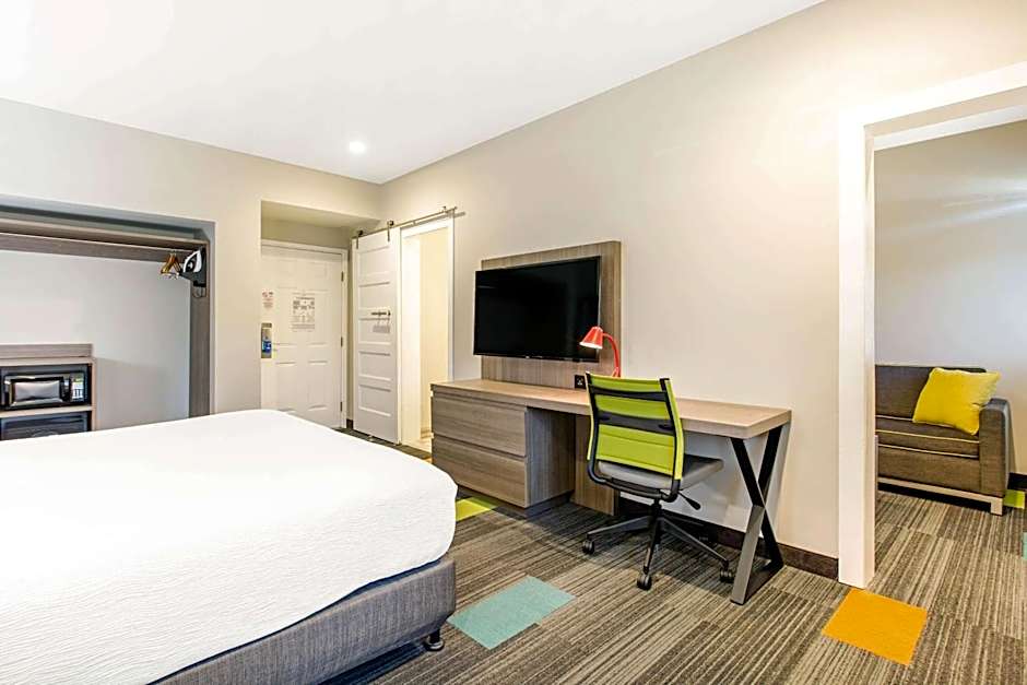 Rodeway Inn Near Melrose Ave