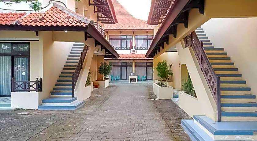 RedDoorz Plus near Tugu Mercusuar Anyer