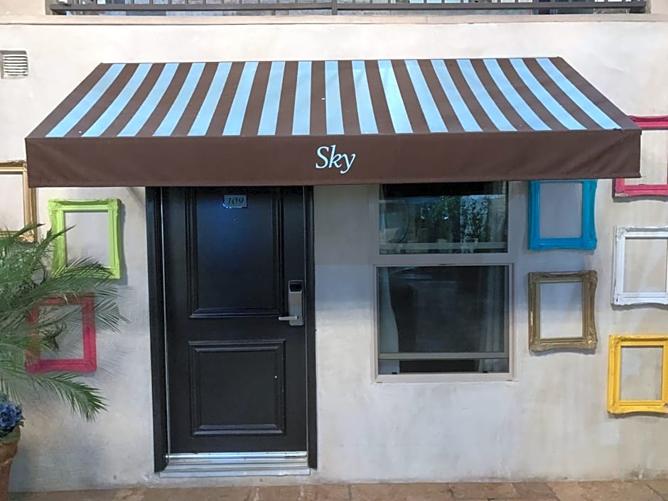 L.A. Sky Boutique Hotel