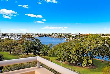 Deluxe Three-Bedroom Penthouse with Private Rooftop BBQ Terrace - Pleystowe - External Apartment