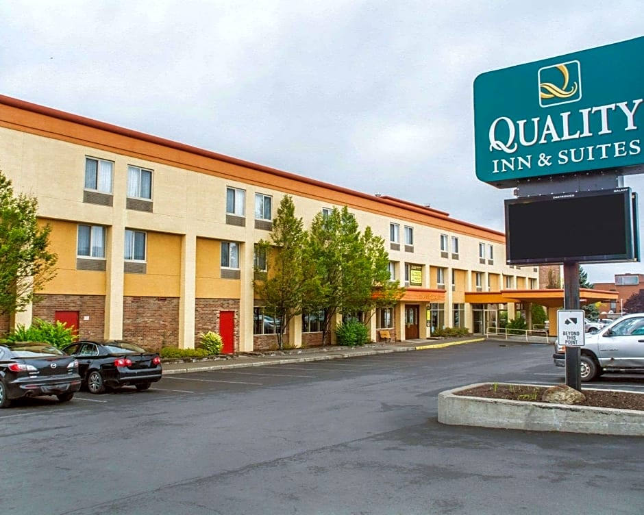 Quality Inn & Suites Riverfront